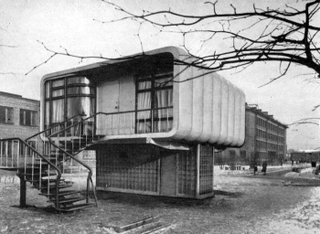 Illustration for article titled Plastic Homes from the Days When Plastic Was the Future